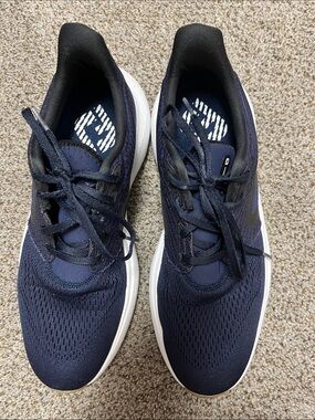 Footjoy Navy HyperFlex TR
Off the course workout shoe